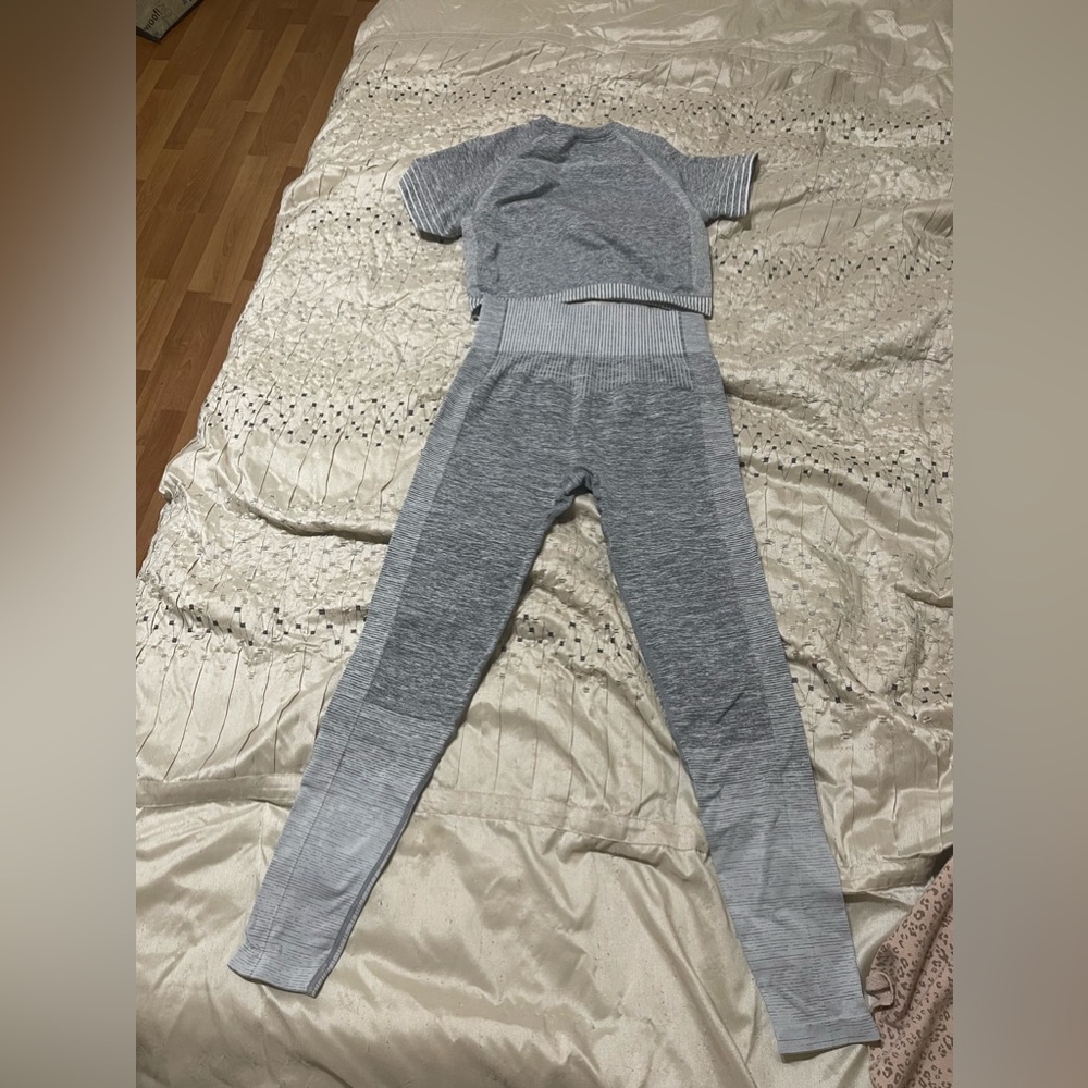 Women’s 2 piece workout outfit High Waist Yoga Leggings short Sleeve Crop Top